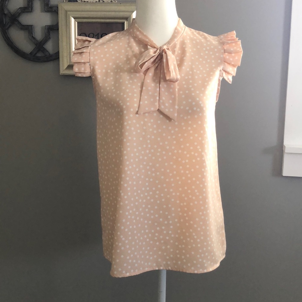 Gorgeous Polka dot capped/ruffled sleeve top